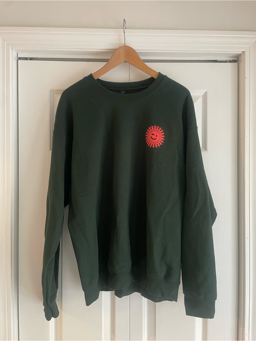 Gildan Súper Bueno NYC Dark Green Crewneck with Red Sun Emblem